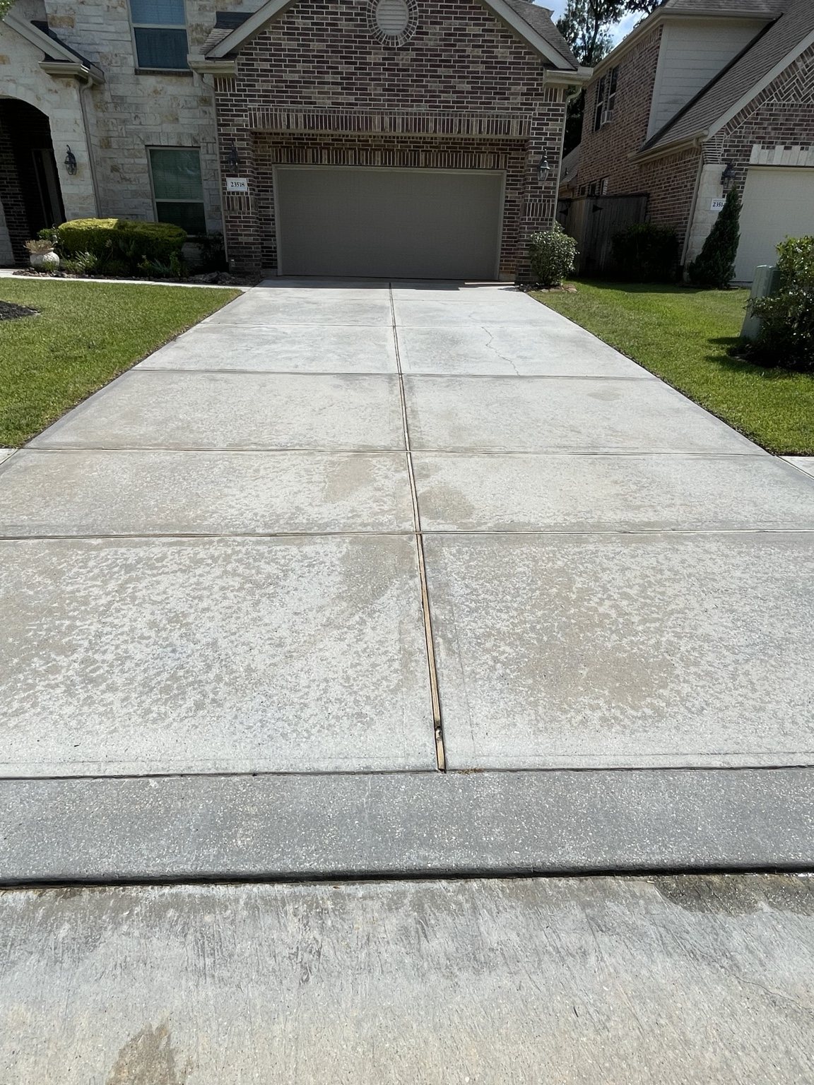 After: driveway surface cleaning